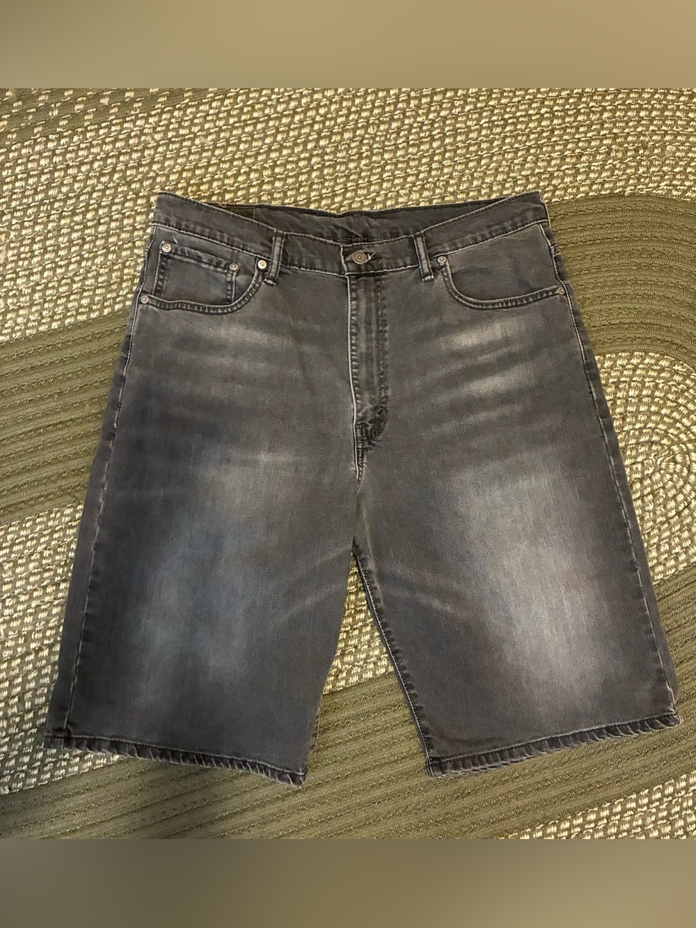 Men’s Levi 569 Charcoal Grey Shorts Size W36